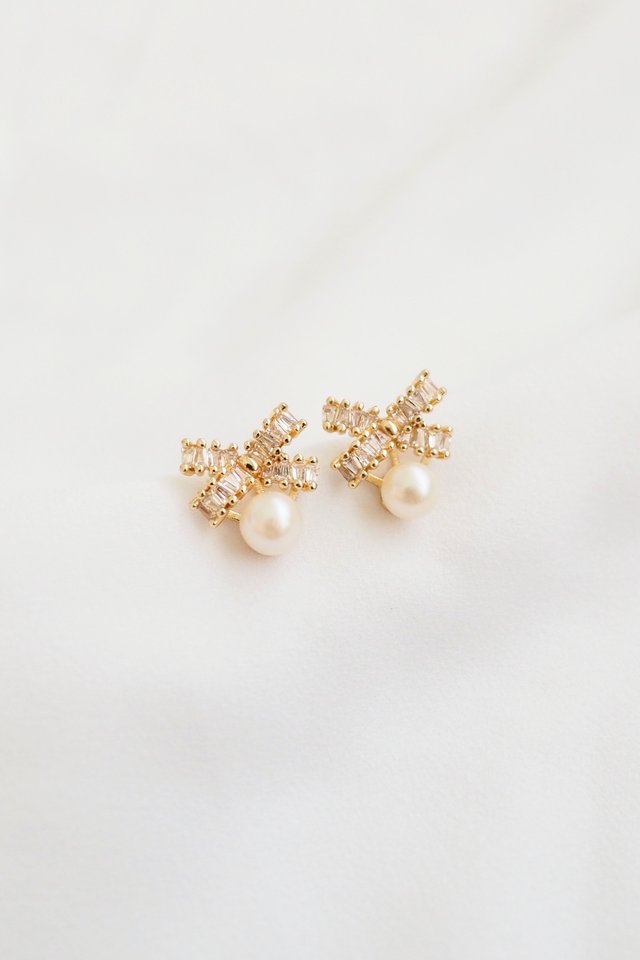 Myra Pearl Bow Earstuds