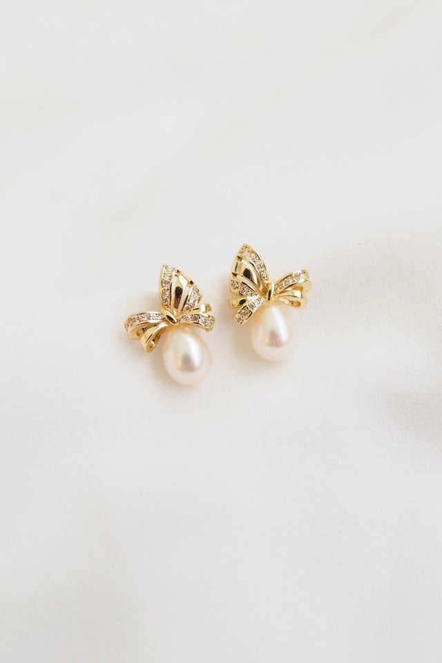 Laura Pearl Bow Earstuds