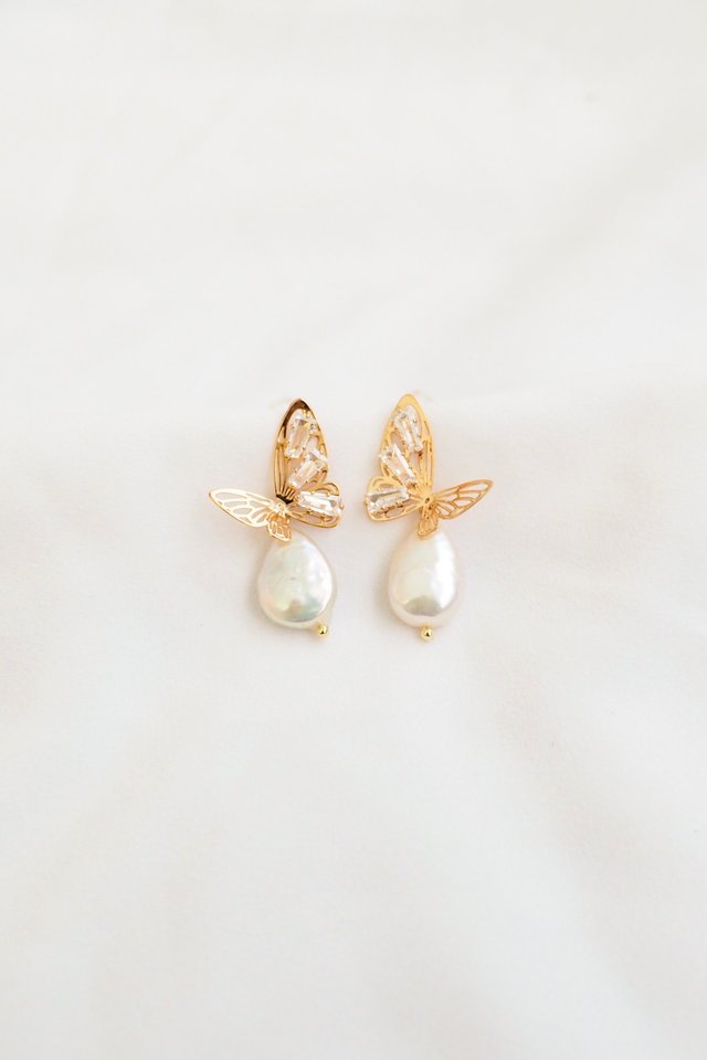 Butterfly Pearl Earstuds