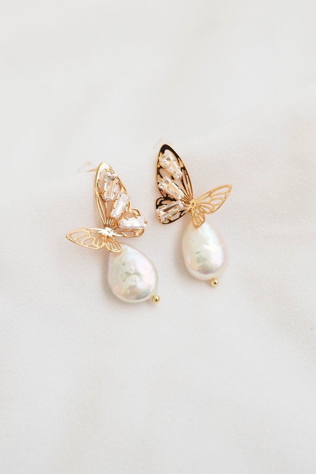 Butterfly Pearl Earstuds