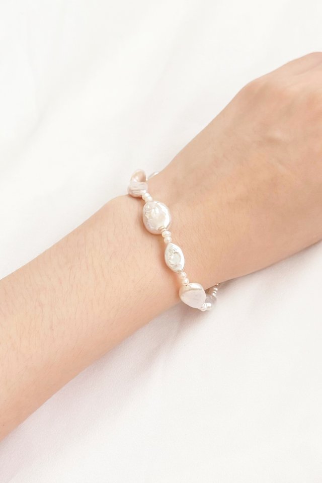 Han Pearl Bracelet