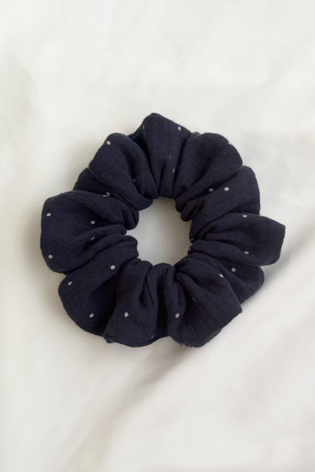 Scrunchie in Navy Dots