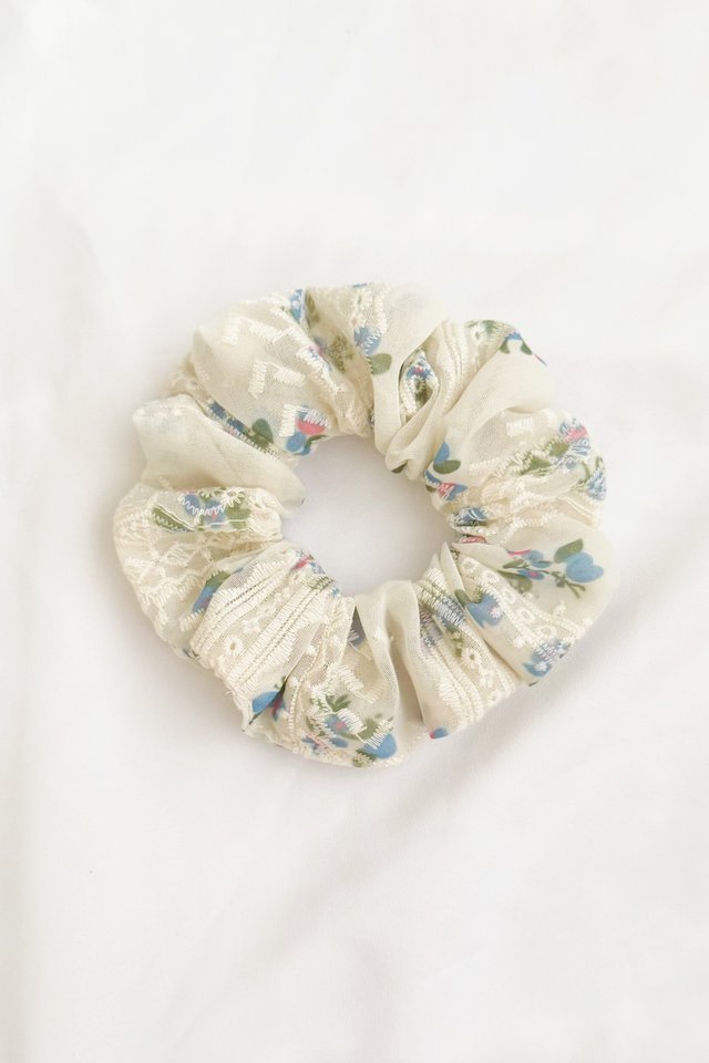 Scrunchie in Periwinkle Eyelet