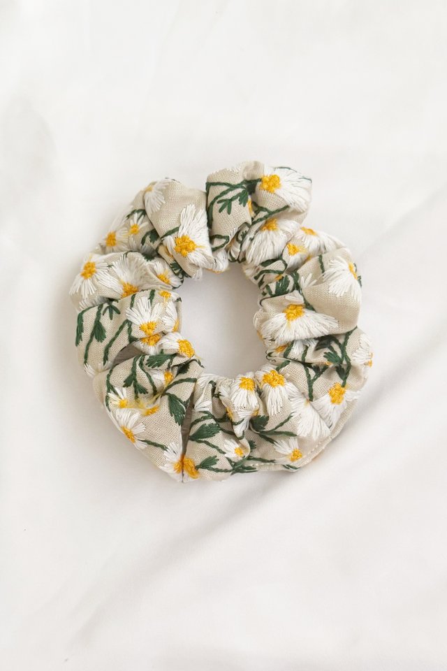 Scrunchie in Sunflower Embroidery
