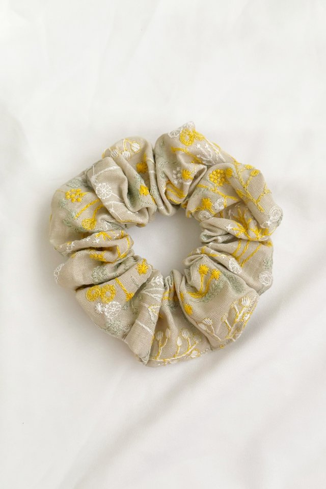 Scrunchie in Marigold Embroidery