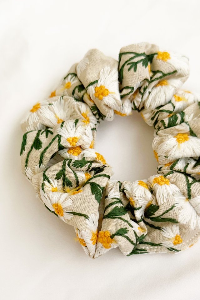 Scrunchie in Sunflower Embroidery
