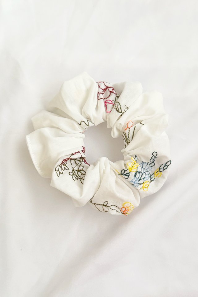 Scrunchie in Abstract Flowers Embroidery
