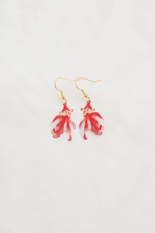 Mini Goldfish Earrings in Red/White