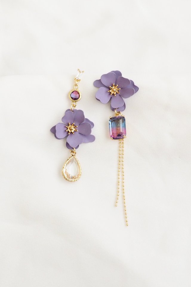 Mismatched Flower Earstuds in Purple