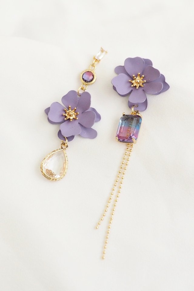 Mismatched Flower Earstuds in Purple