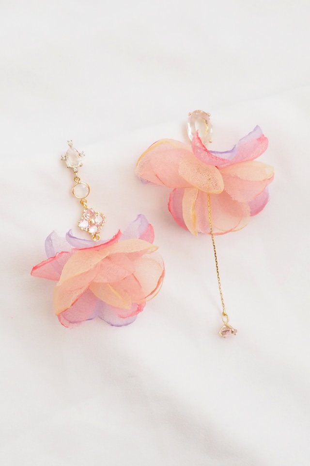 Mismatched Petal Earstuds in Pink-Purple-Yellow