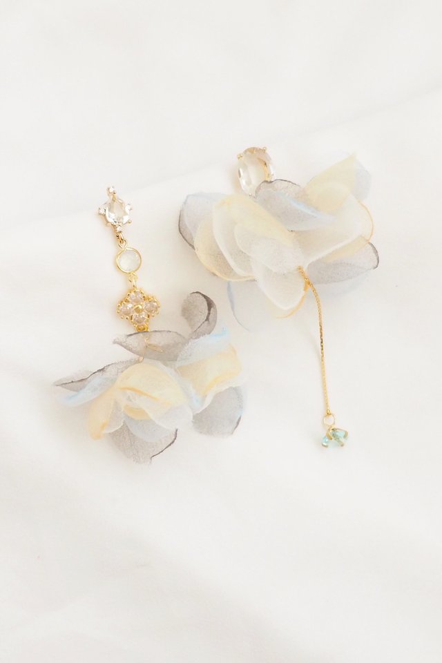 Mismatched Petal Earstuds in Blue-Yellow-Grey