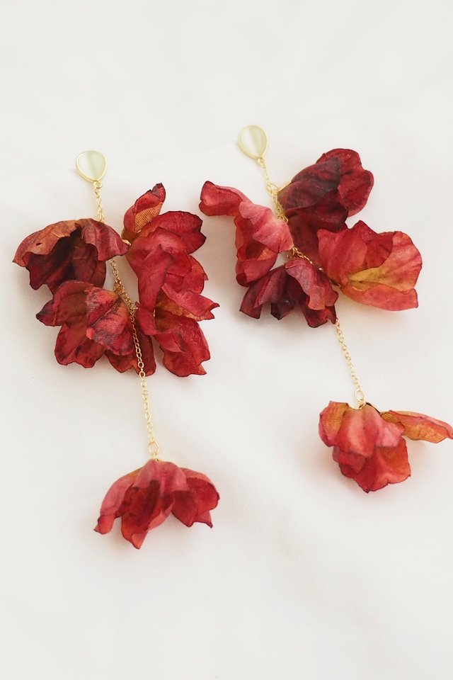 Dangling Petals Earstuds in Maroon