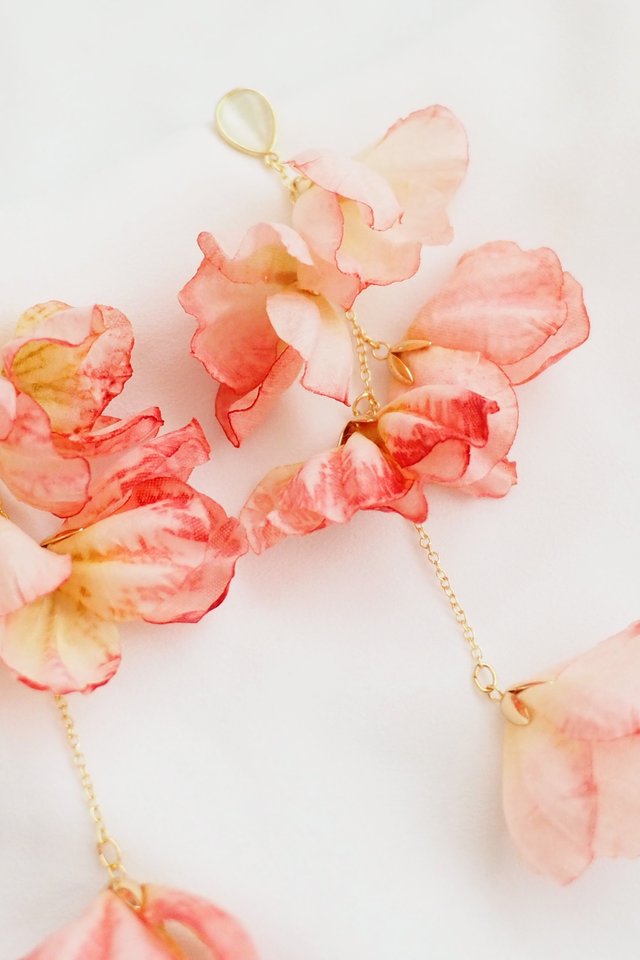 Dangling Petals Earstuds in Coral