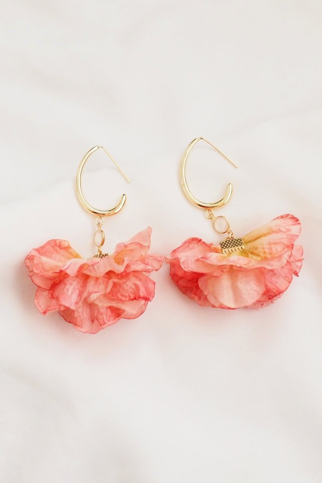 Cally Petal Hooks in Coral