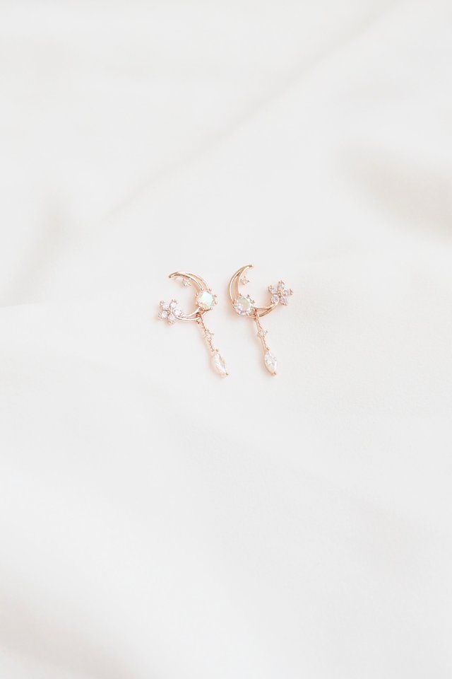 Crescent Flower Earstuds in Rose Gold