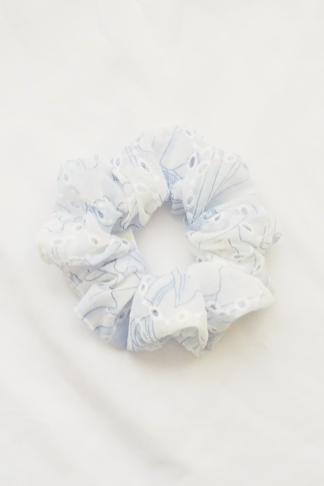 Scrunchie in Watercolour Floral Eyelet