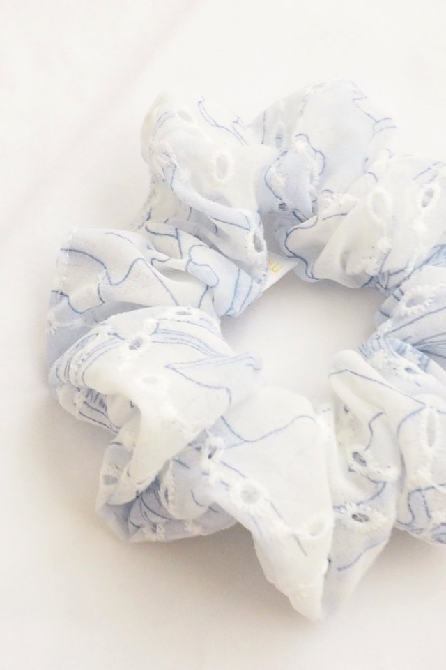 Scrunchie in Watercolour Floral Eyelet