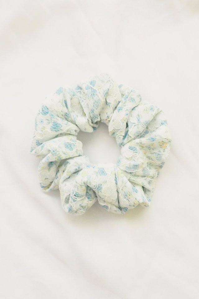 Scrunchie in Blue Floral Lace