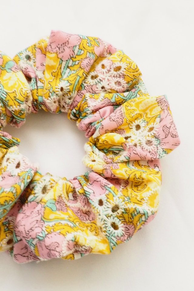 Scrunchie in Summery