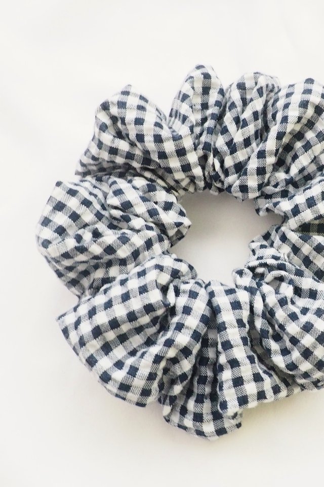 Scrunchie in Navy Checkered