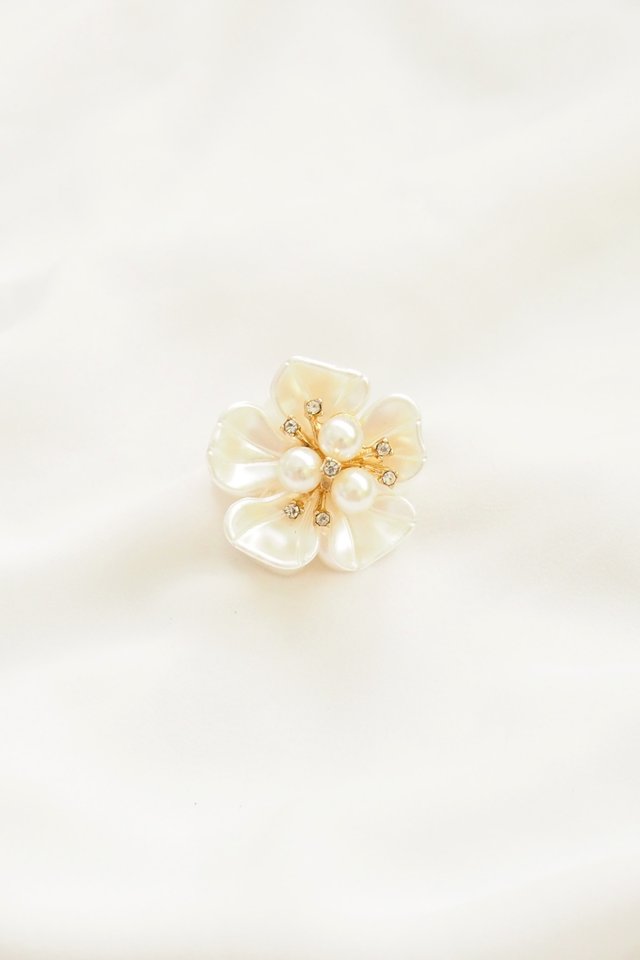Fancy Flower Claw Clip in White