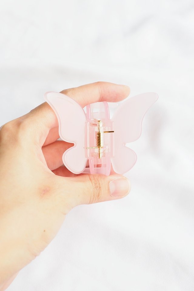 Medium Butterfly Claw Clip in Baby Pink